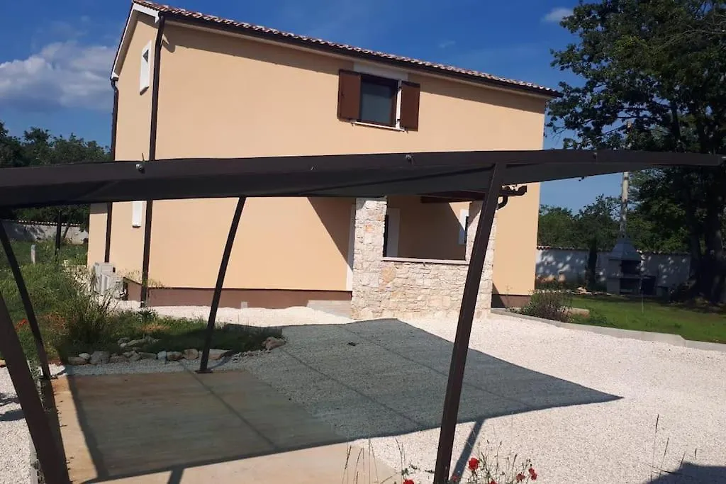 Nice Holiday Houses With Mediterranean Garden Divsici 0*,